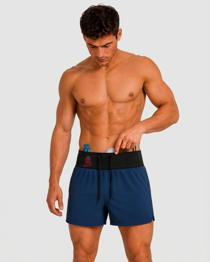 Pantaloneta SKUR 5AM en azul noche puesta, vista de cuerpo